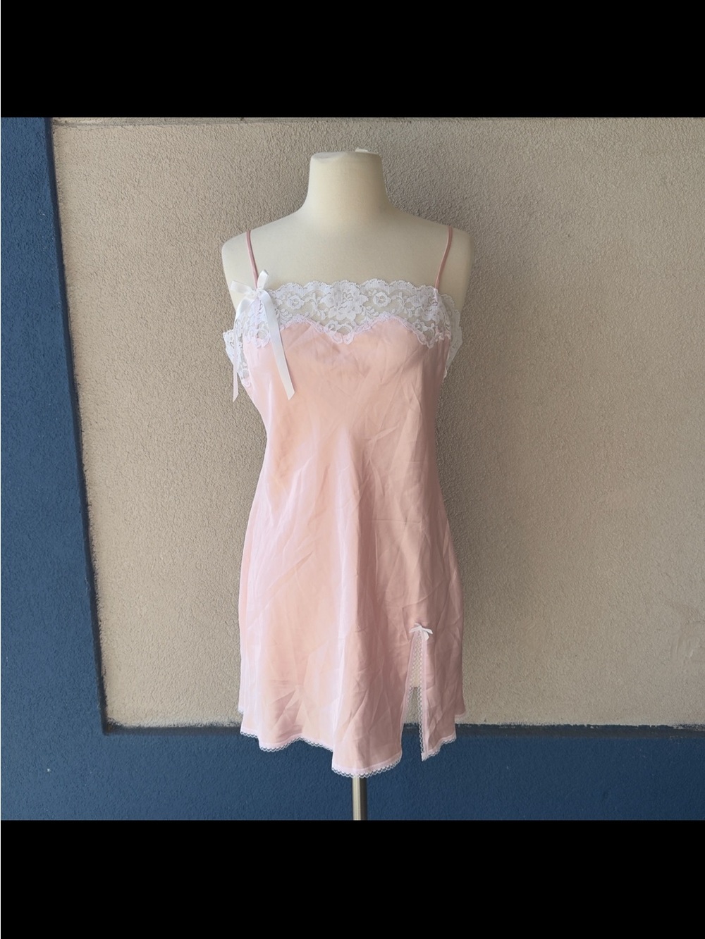 Y2K Victoria’s Secret Pale Pink with White Lace Detailing Lingerie Slip